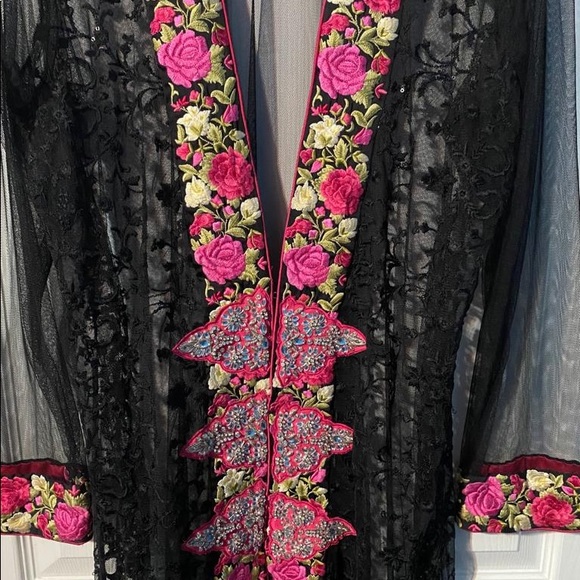 Gown - Picture 3 of 4